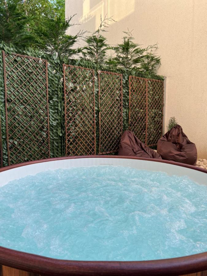 Downtown Hidden Garden With Jacuzzi In Bucharest公寓 外观 照片