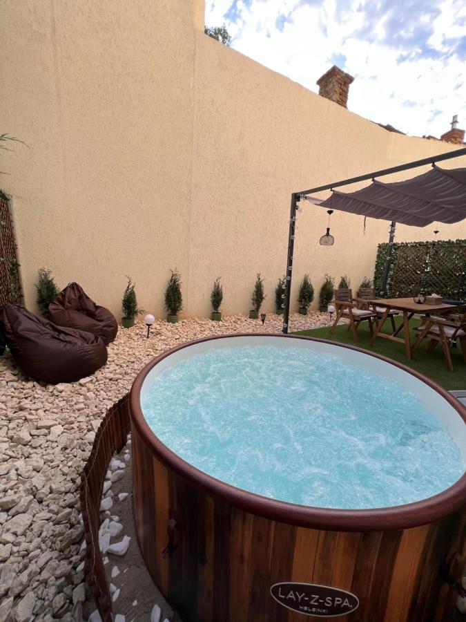 Downtown Hidden Garden With Jacuzzi In Bucharest公寓 外观 照片