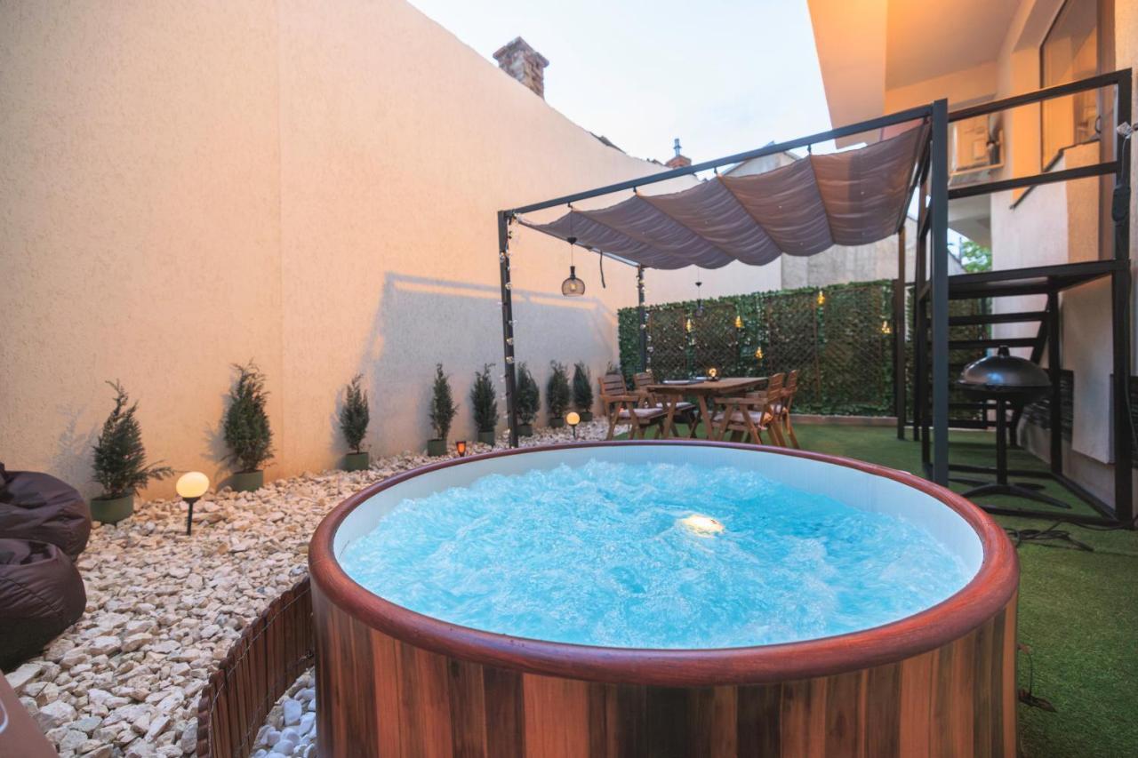 Downtown Hidden Garden With Jacuzzi In Bucharest公寓 外观 照片