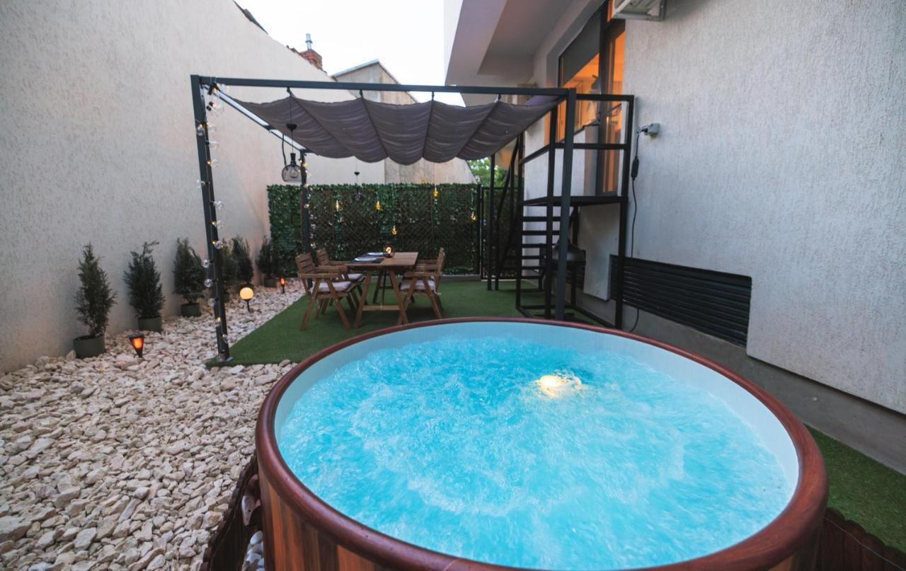 Downtown Hidden Garden With Jacuzzi In Bucharest公寓 外观 照片